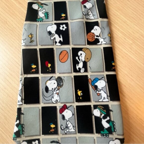 Peanuts Snoopy Sports/Athletic 100% Polyester Tie - Picture 3 of 5